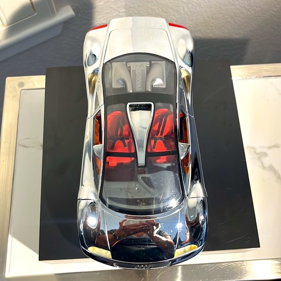 Revell 1994 Audi AVUS Quattro, 1/18 Die-cast Model Car Chrome